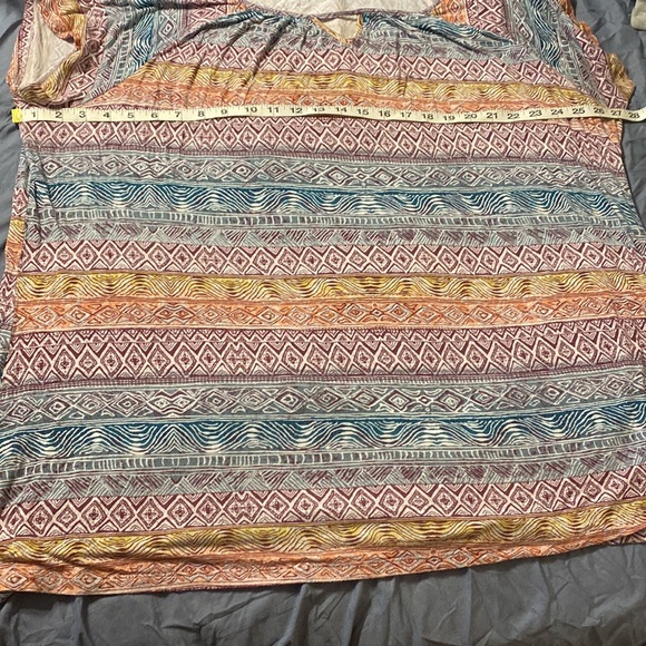 Avenue brand short sleeve top size 26/28 = 4X - Picture 7 of 9